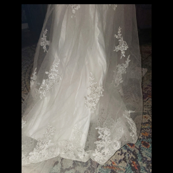 NWOT Custom-made, Brand New & Elegant Wedding Dress!!! comes w/ dress bag!!! - Picture 10 of 11